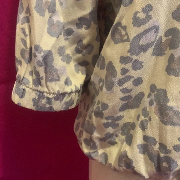 One clothing Los Angeles size large blue animal print crop style top - Picture 4 of 7